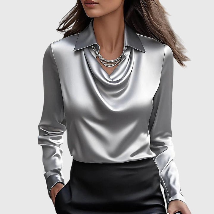 Sylvie Bluse med luksuriøs glans og plissering ved halsen